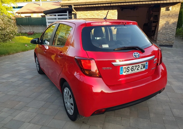 Toyota Yaris cena 38300 przebieg: 123000, rok produkcji 2015 z Chodzież małe 211